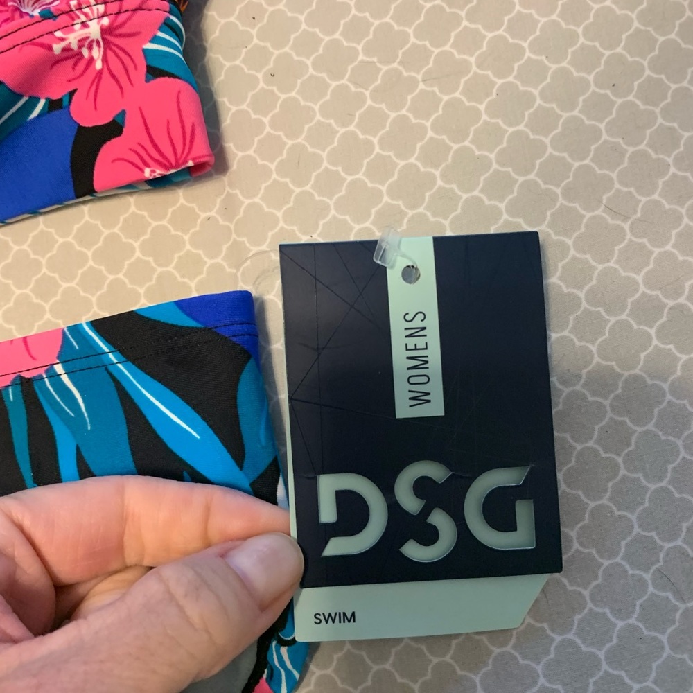 Womens DSG Swimsuit - Picture 6 of 8